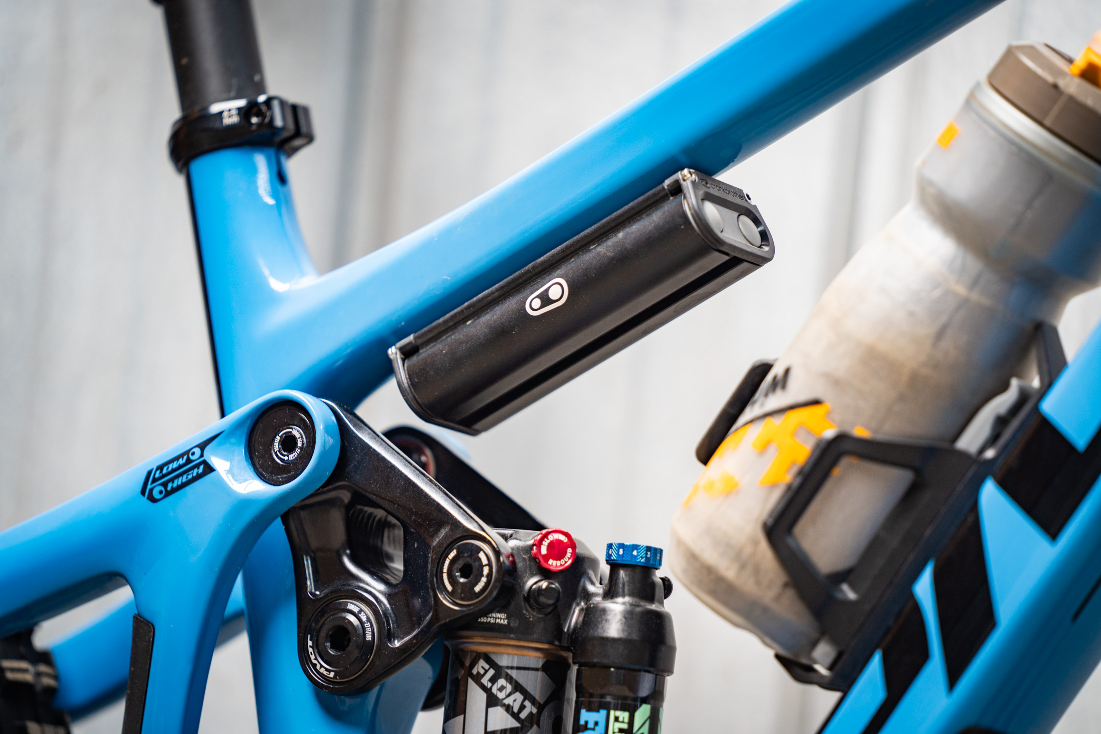 crank brothers s.o.s tool bottle cage tubeless tyre plug