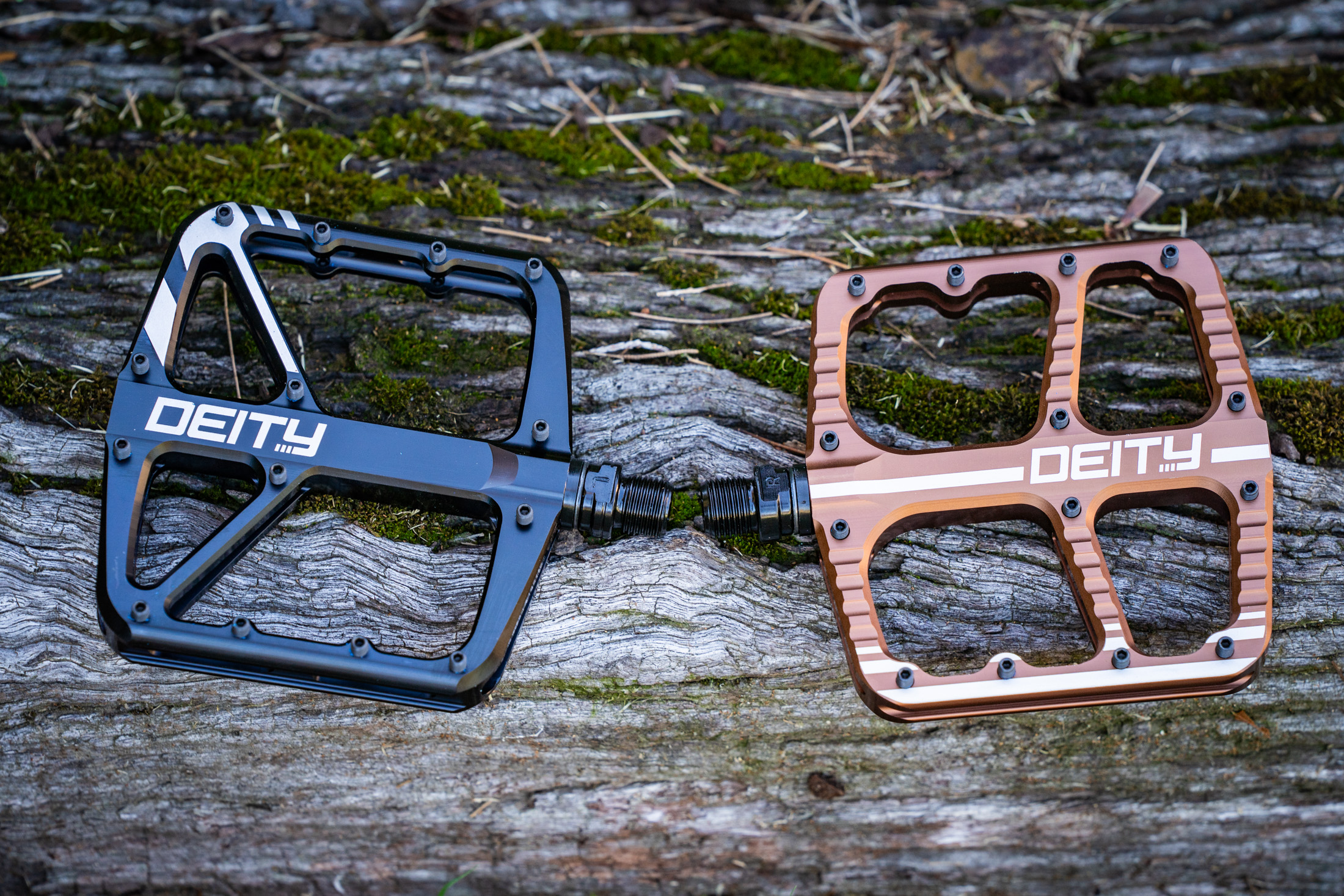 deity supervillain flat pedals trak